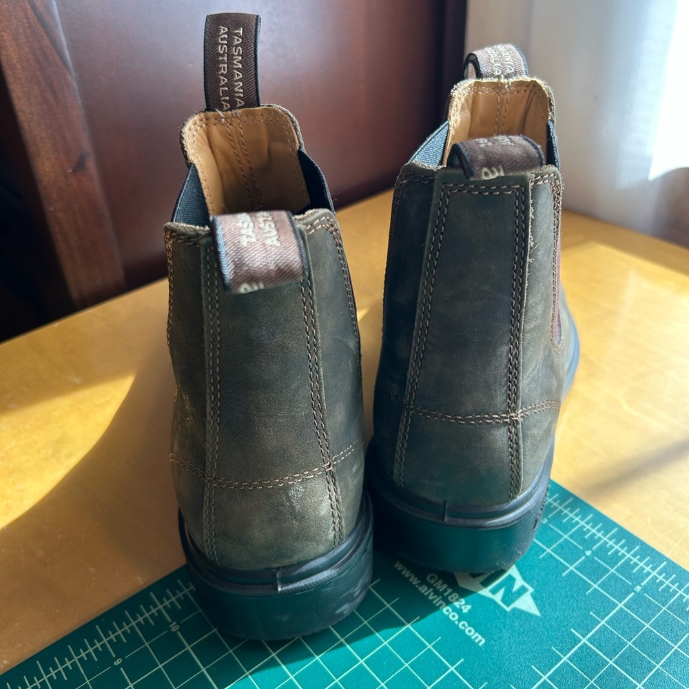 Blundstone Australian Size 8 in Rustic Brown ,US Men Size 9 ,US women size 11 - Picture 2 of 9